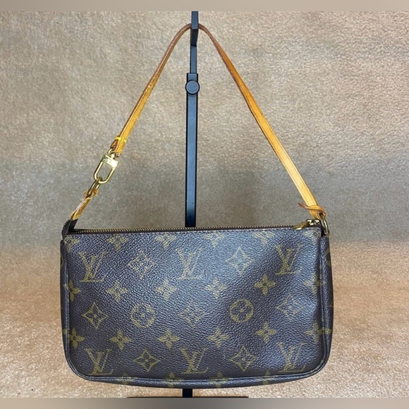 Louis Vuitton Pochette Authentic With Certificate Of Authenticity - Picture 1 of 12